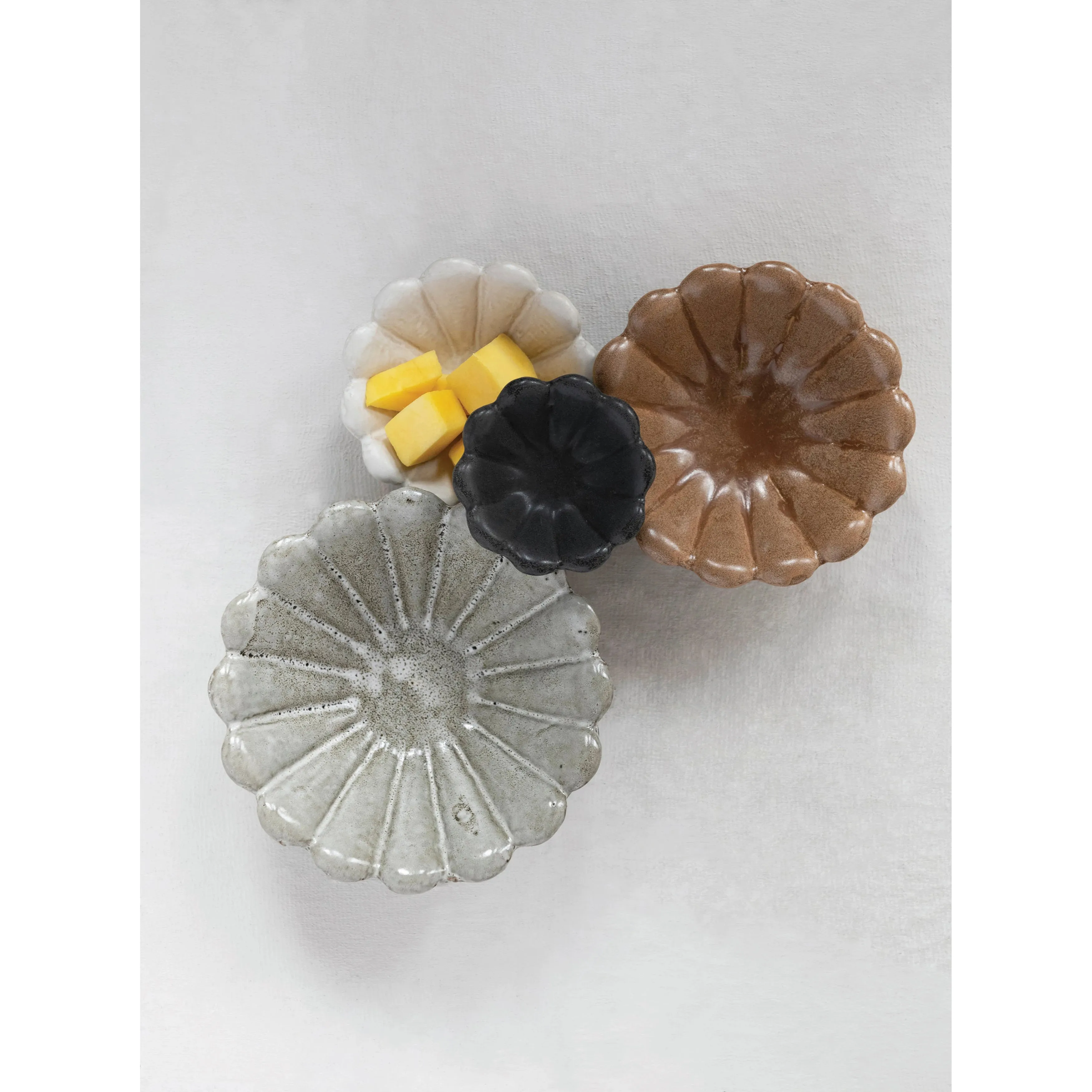 Set of 4 Stoneware Scalloped Bowls