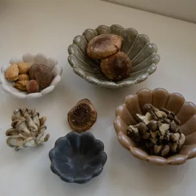 Set of 4 Stoneware Scalloped Bowls