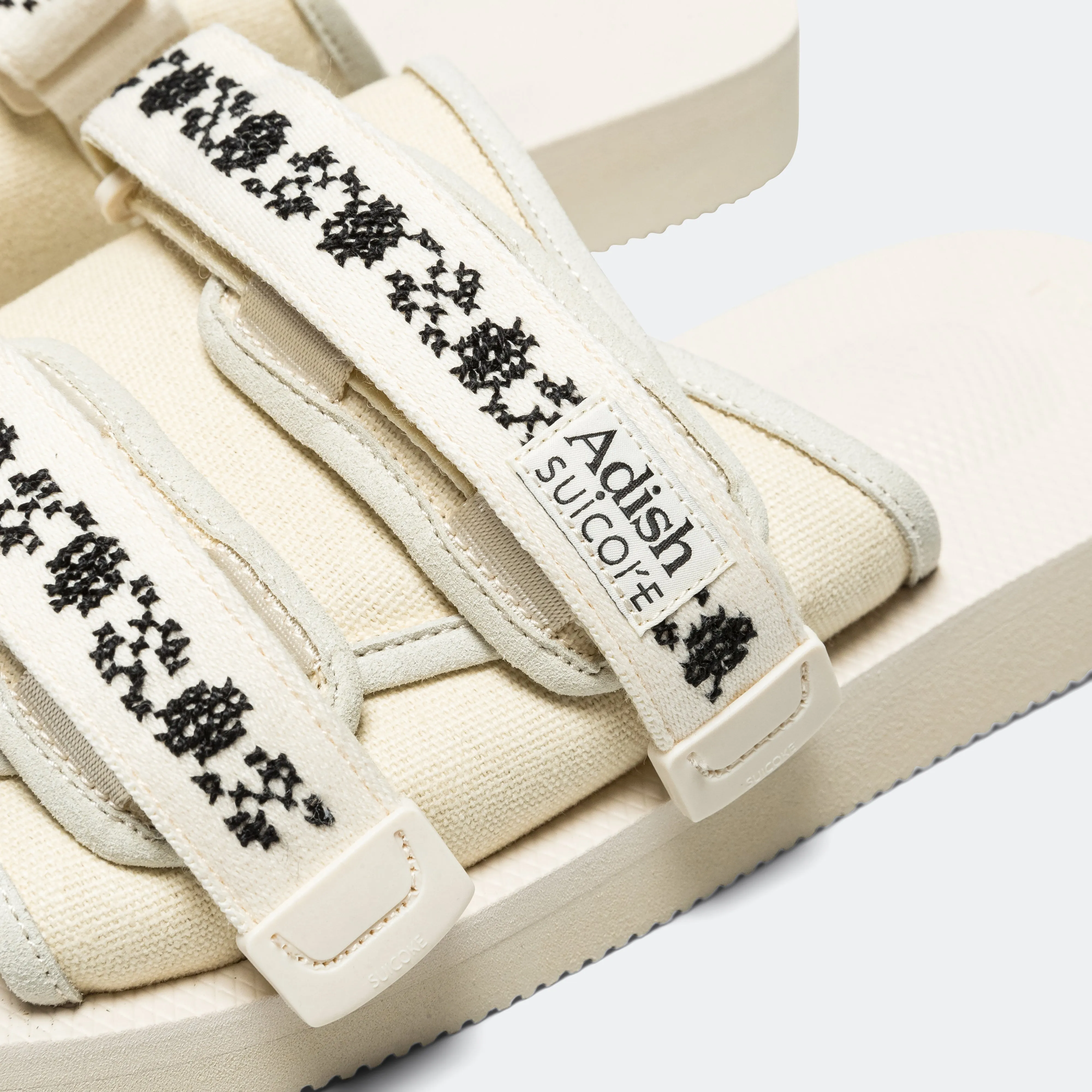 Adish SUICOKE Majdalawi MOTO CAB Off White